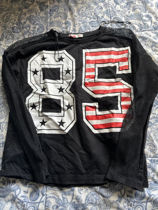 Sudadera Negra con Número 85