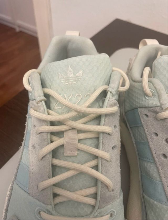 Zapatillas Adidas Azules y Grises. Poco uso.