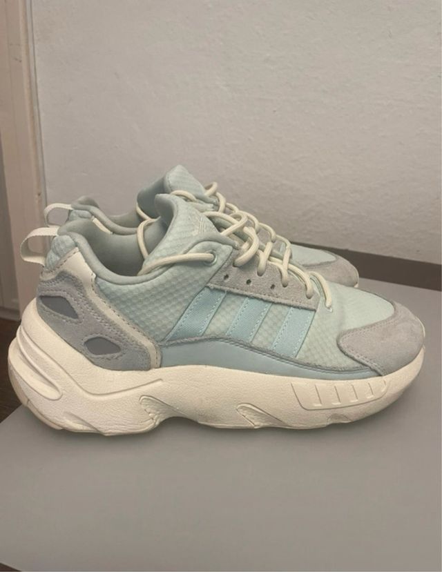 Zapatillas Adidas Azules y Grises. Poco uso.