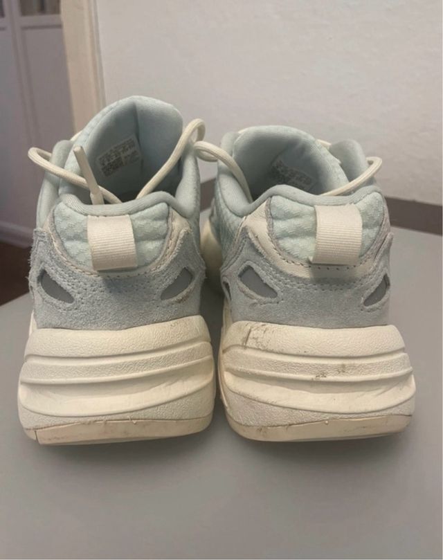 Zapatillas Adidas Azules y Grises. Poco uso.