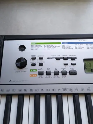 Teclado Yamaha YPT-255