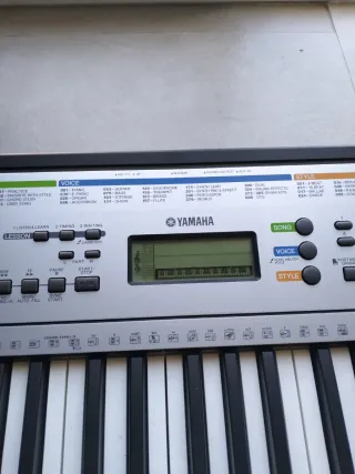 Teclado Yamaha YPT-255