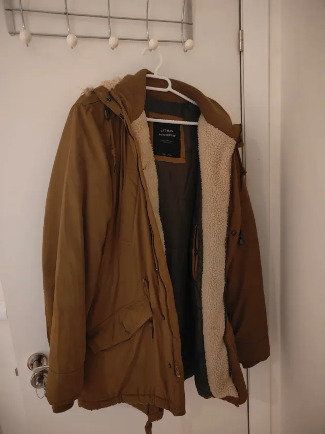 Chaquetón Camel con Capucha y Borrego. Talla M