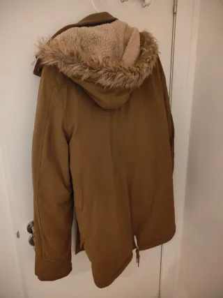 Chaquetón Camel con Capucha y Borrego. Talla M