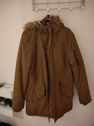 Chaquetón Camel con Capucha y Borrego. Talla M