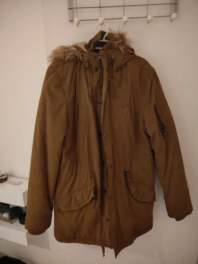 Chaquetón Camel con Capucha y Borrego. Talla M