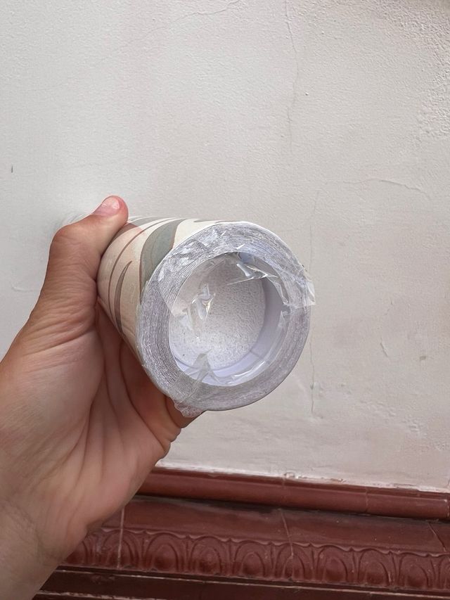 Rollo papel pintado floral beige y azul y rosa