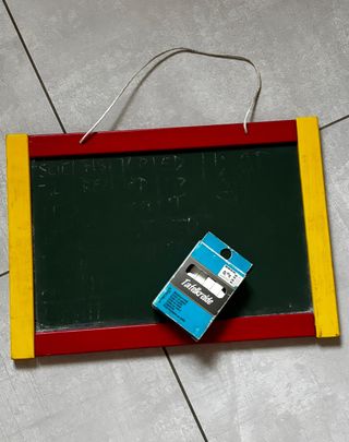 Lavagna per bambini con gessetti