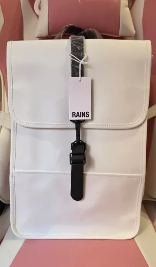 Mochila marca RAINS Impermeable Unisex