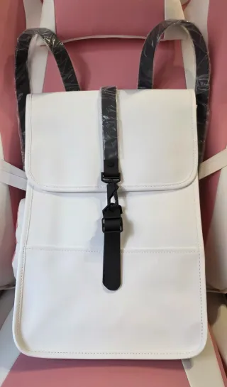 Mochila marca RAINS Impermeable Unisex