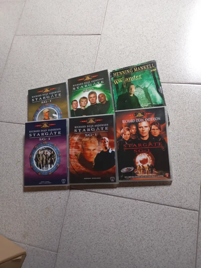 40 DVDs Stargate SG-1 y Wallander