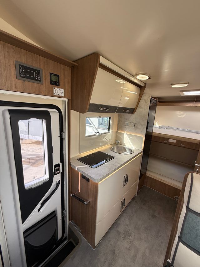 Autocaravana capuchina de ocasión Elnagh Baron 20