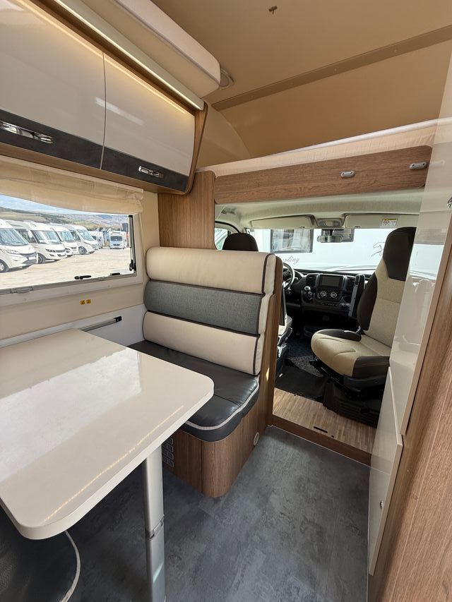 Autocaravana capuchina de ocasión Elnagh Baron 20