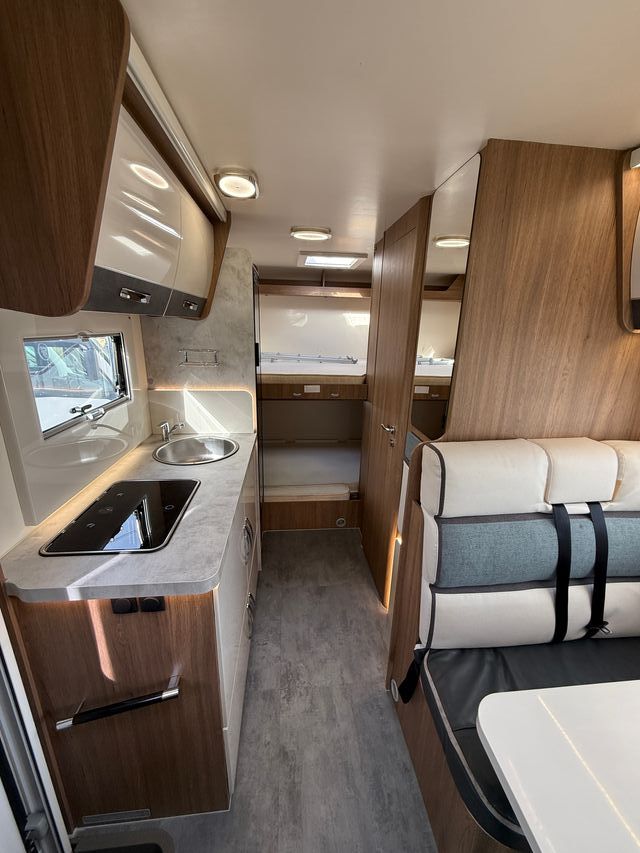 Autocaravana capuchina de ocasión Elnagh Baron 20