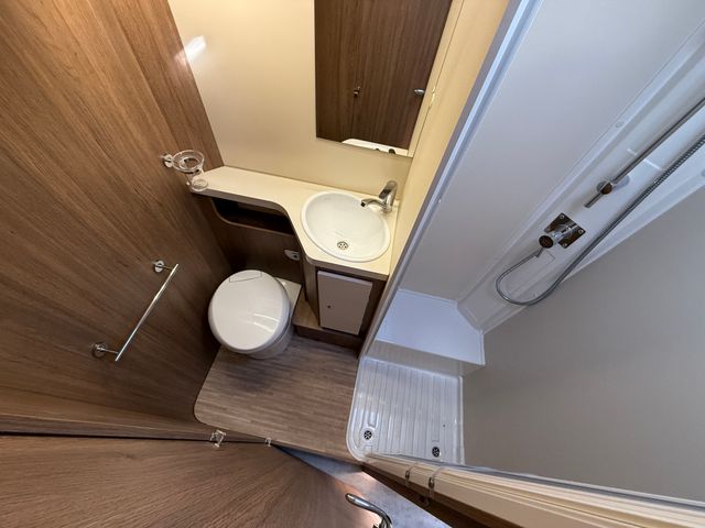 Autocaravana capuchina de ocasión Elnagh Baron 20