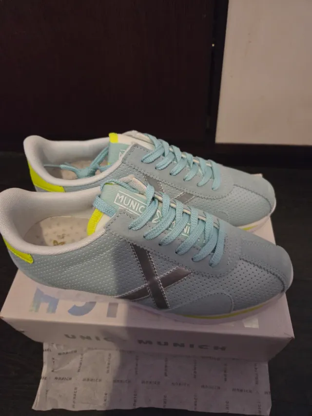 Zapatillas Munich Azul y Plata