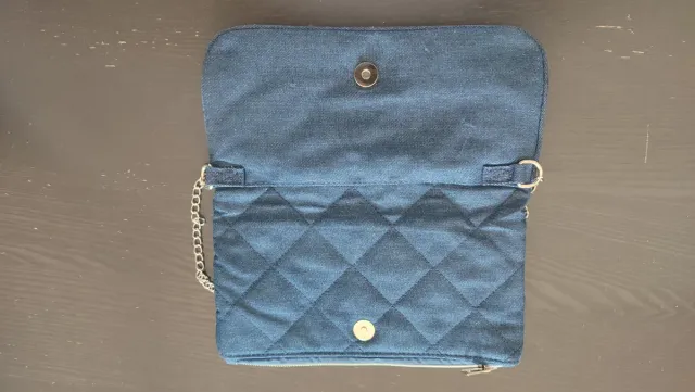 Bolso tejano acolchado con cadena