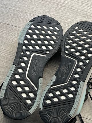 Adidas NMD R1 V3 Negro y Verde