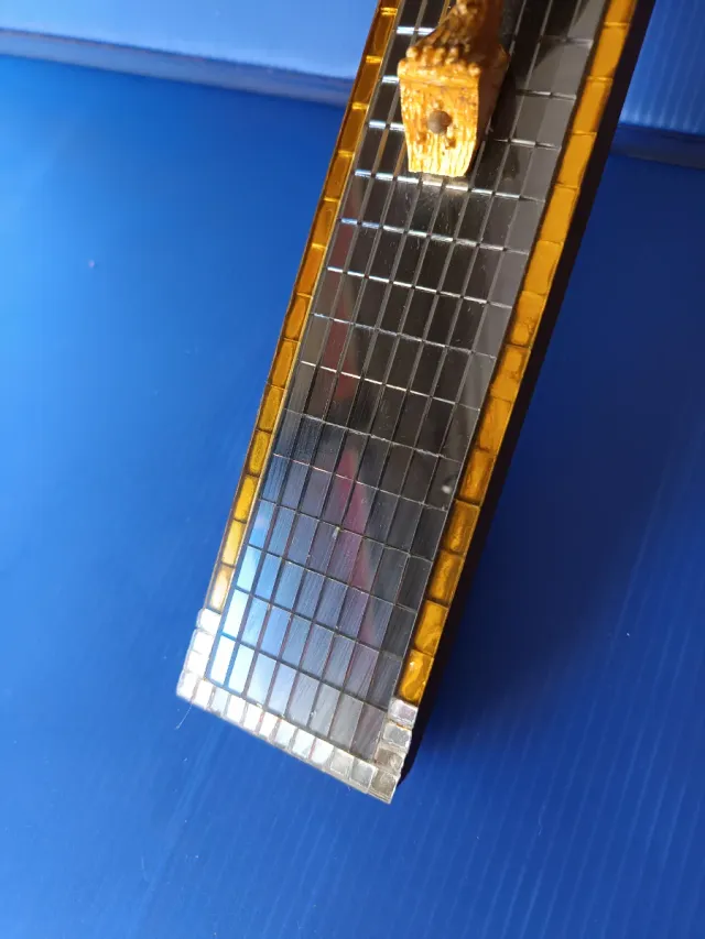 Cruz de pared con figura de Jesús