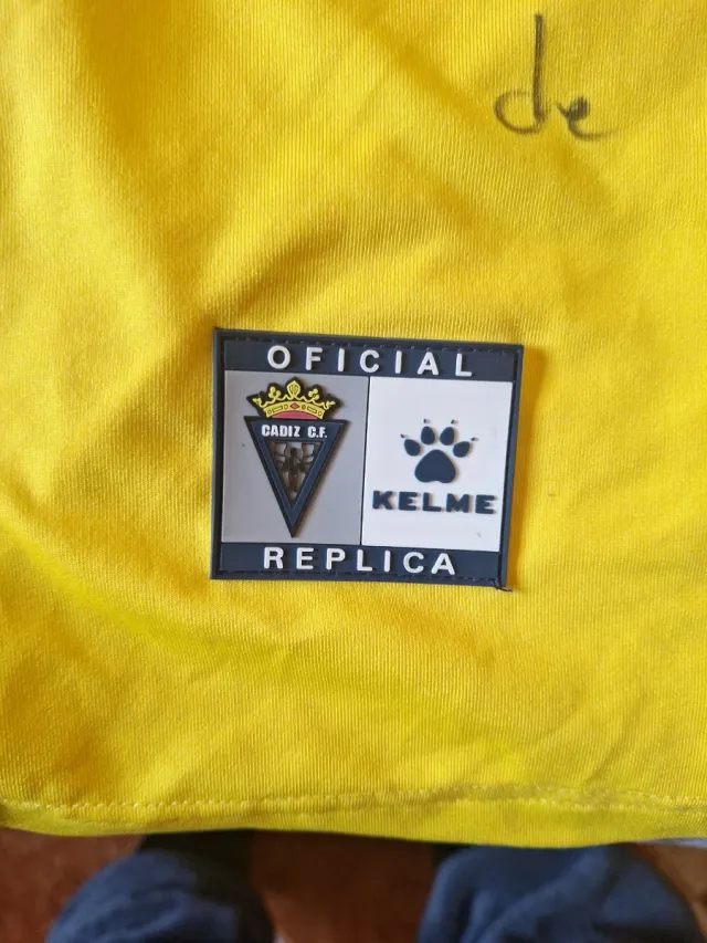 Camiseta Cádiz CF Antigua Firmada por Jugador