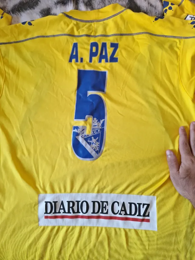 Camiseta Cádiz CF Antigua Firmada por Jugador