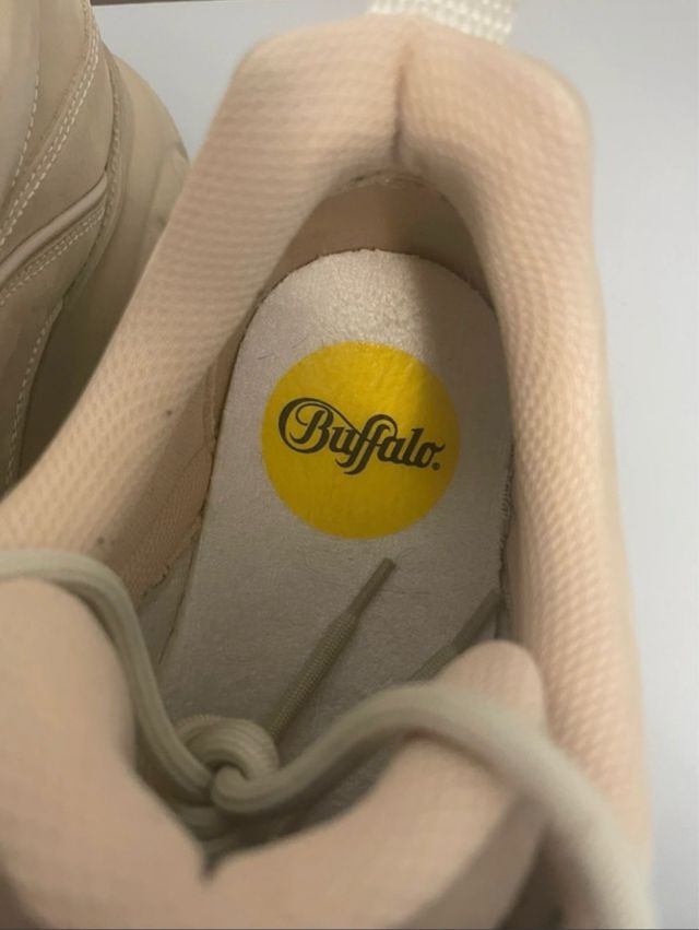 Zapatillas Buffalo Beige. Usadas solo una vez.