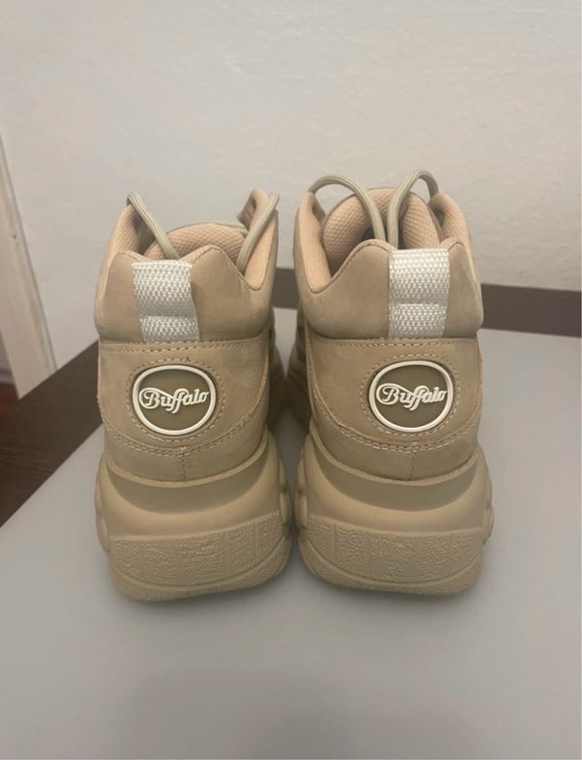 Zapatillas Buffalo Beige. Usadas solo una vez.