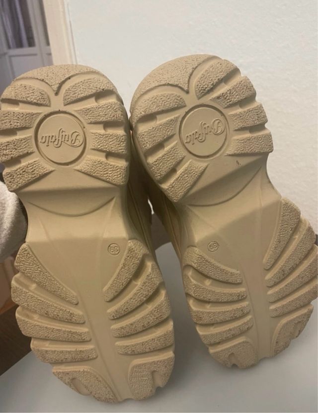 Zapatillas Buffalo Beige. Usadas solo una vez.