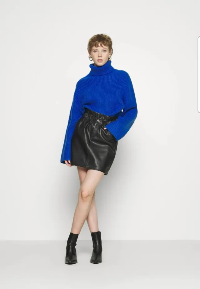 Falda efecto piel negra