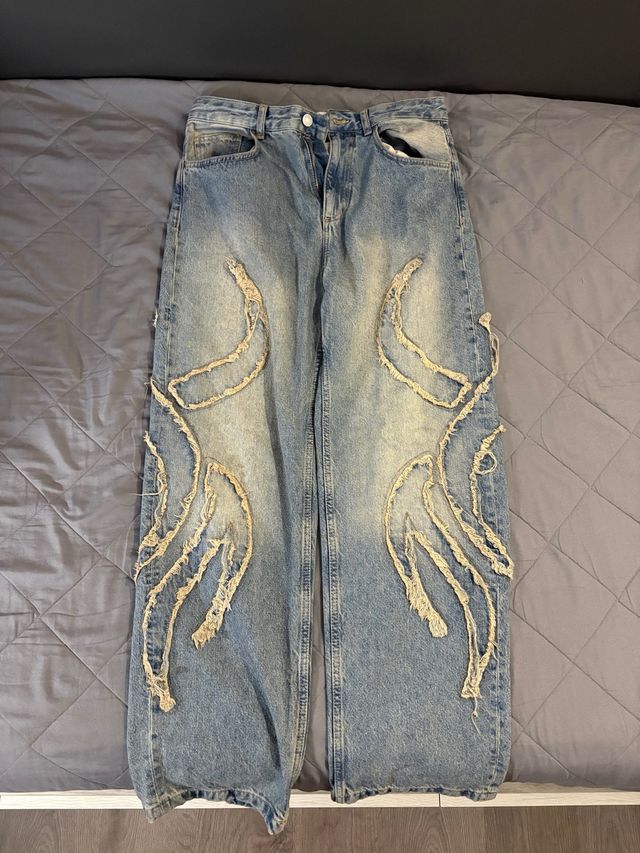 Vaqueros anchos desgastados