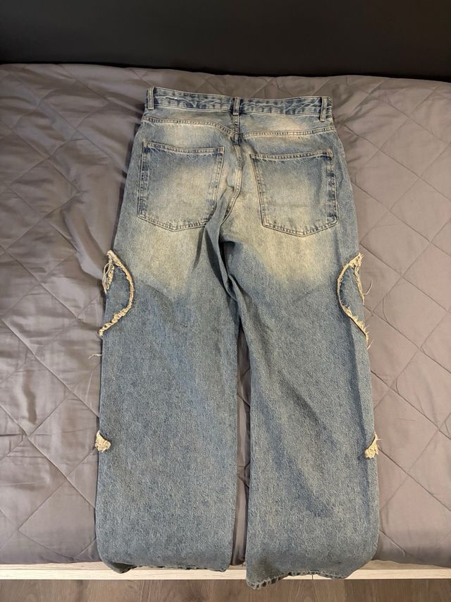 Vaqueros anchos desgastados