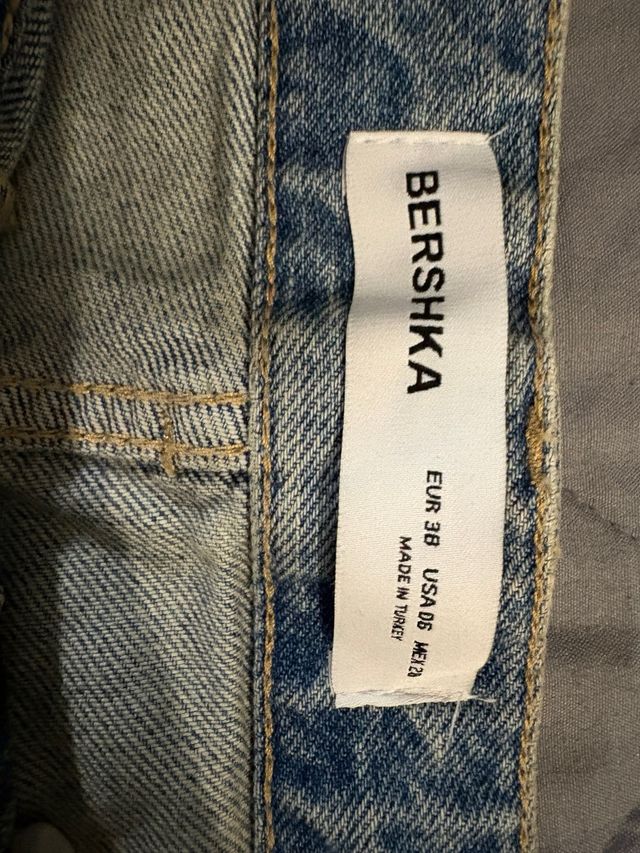 Vaqueros anchos desgastados