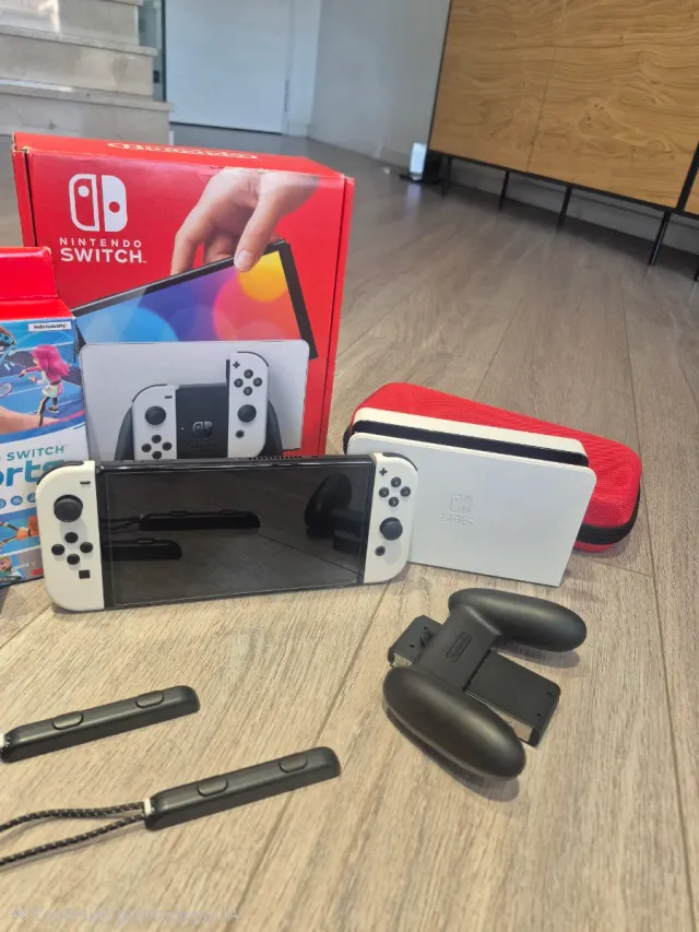 Nintendo Switch OLED Blanca y Negra