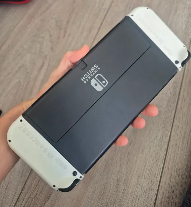 Nintendo Switch OLED Blanca y Negra