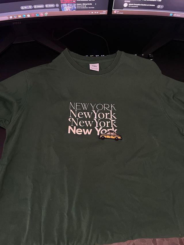 Camiseta Zara verde con estampado Nueva York