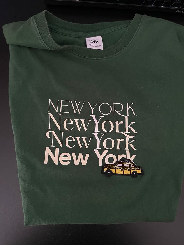 Camiseta Zara verde con estampado Nueva York