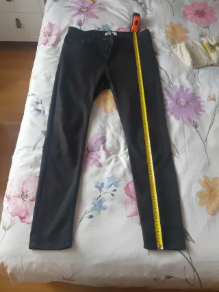 Pantalón vaquero negro niño T 40