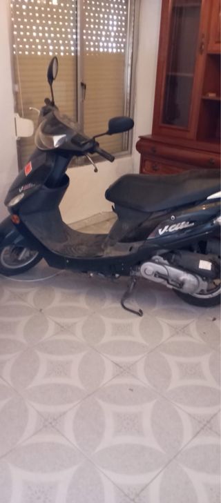 Scooter Peugeot V-Clic Negra