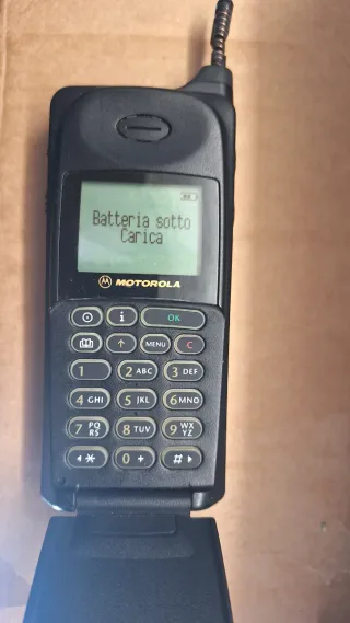 Motorola 8700 nero anno 1997 .