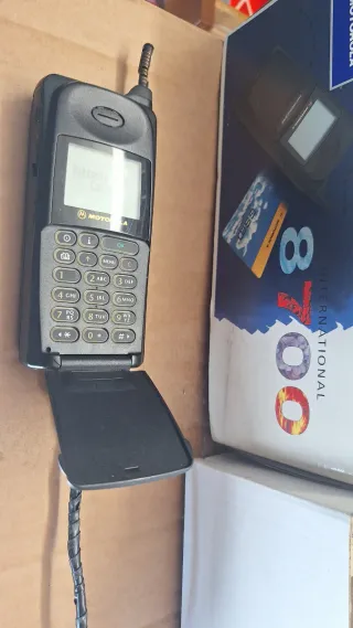 Motorola 8700 nero anno 1997 .