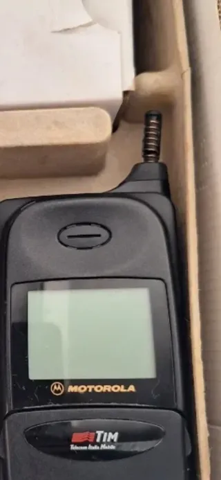 Motorola 8700 nero anno 1997 .