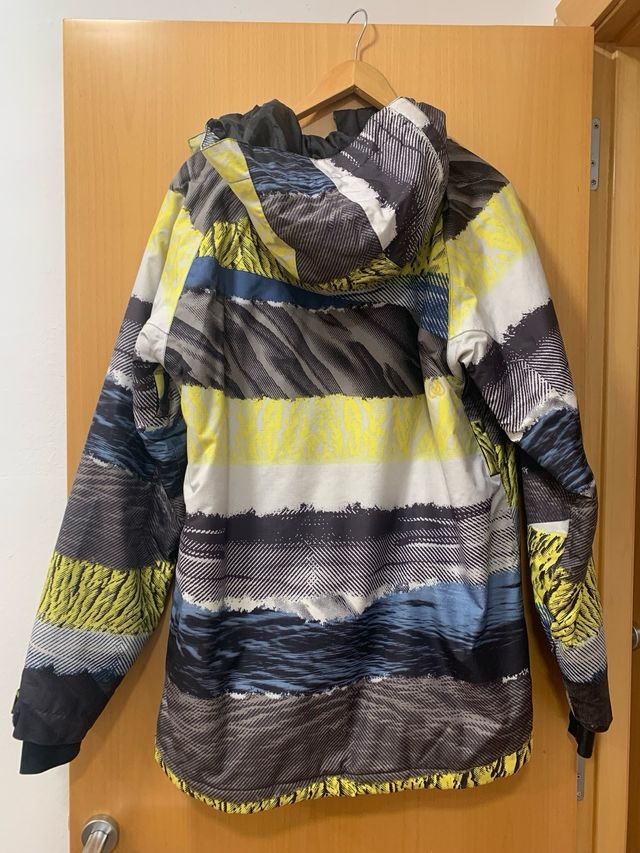 Chaqueta Quiksilver azul y amarilla