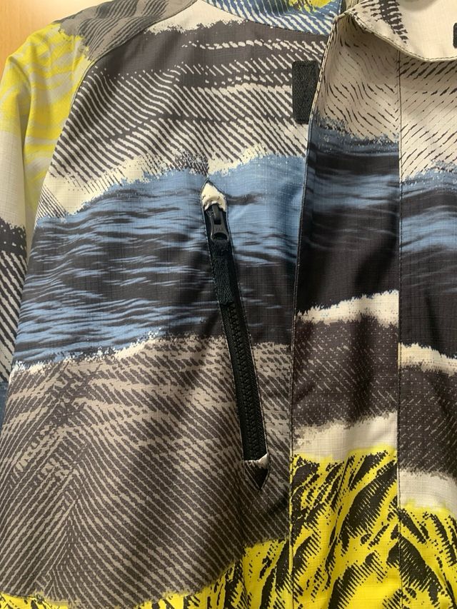 Chaqueta Quiksilver azul y amarilla