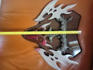 Coltello a 3 punte decorativo da parete