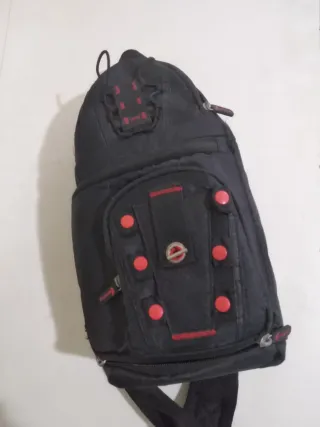 Zaino nero a tracolla per fotocamera reflex