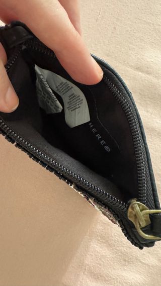 Cartera de mano con pedrería y asa