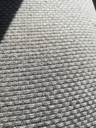 Sillas de escritorio giratorias precio de las dos.