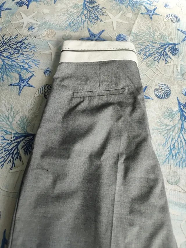 Pantalones anchos Stradivarius grises