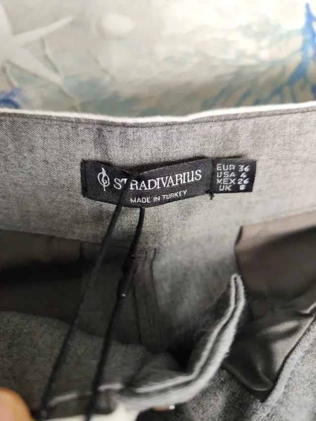 Pantalones anchos Stradivarius grises