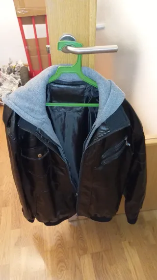 Chaqueta con capucha hombre